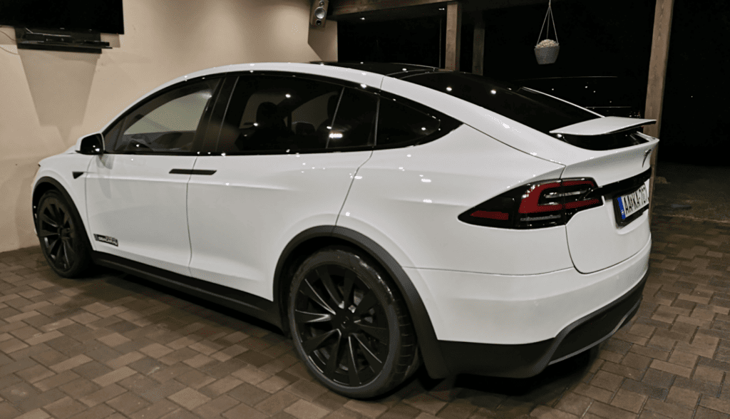 TEsla Model X Plaid