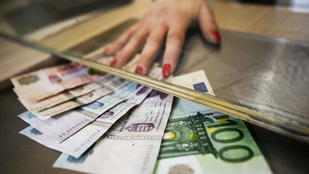 magyar forint euró dollár árfolyam