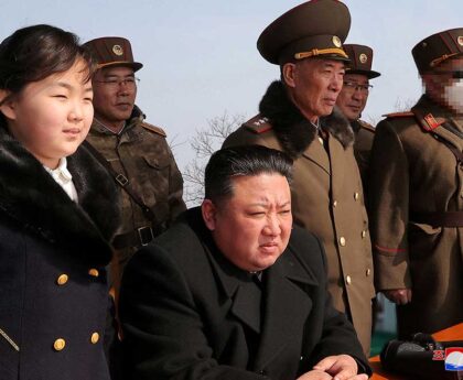 Kim Dzsong Un lánya dior kabát rakétakilövés Észak Korea