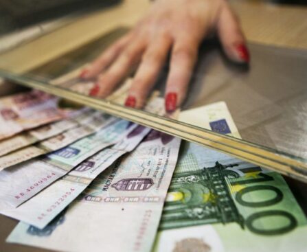 rubel forint árfolyam friss dollár euró svájci frank font