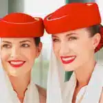 emirates légiutaskísérők mosolyognak