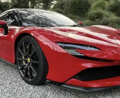 Ferrari piros autó