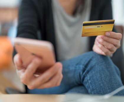 10 millió forintot emeltek le a számlájáról az internetes csalók