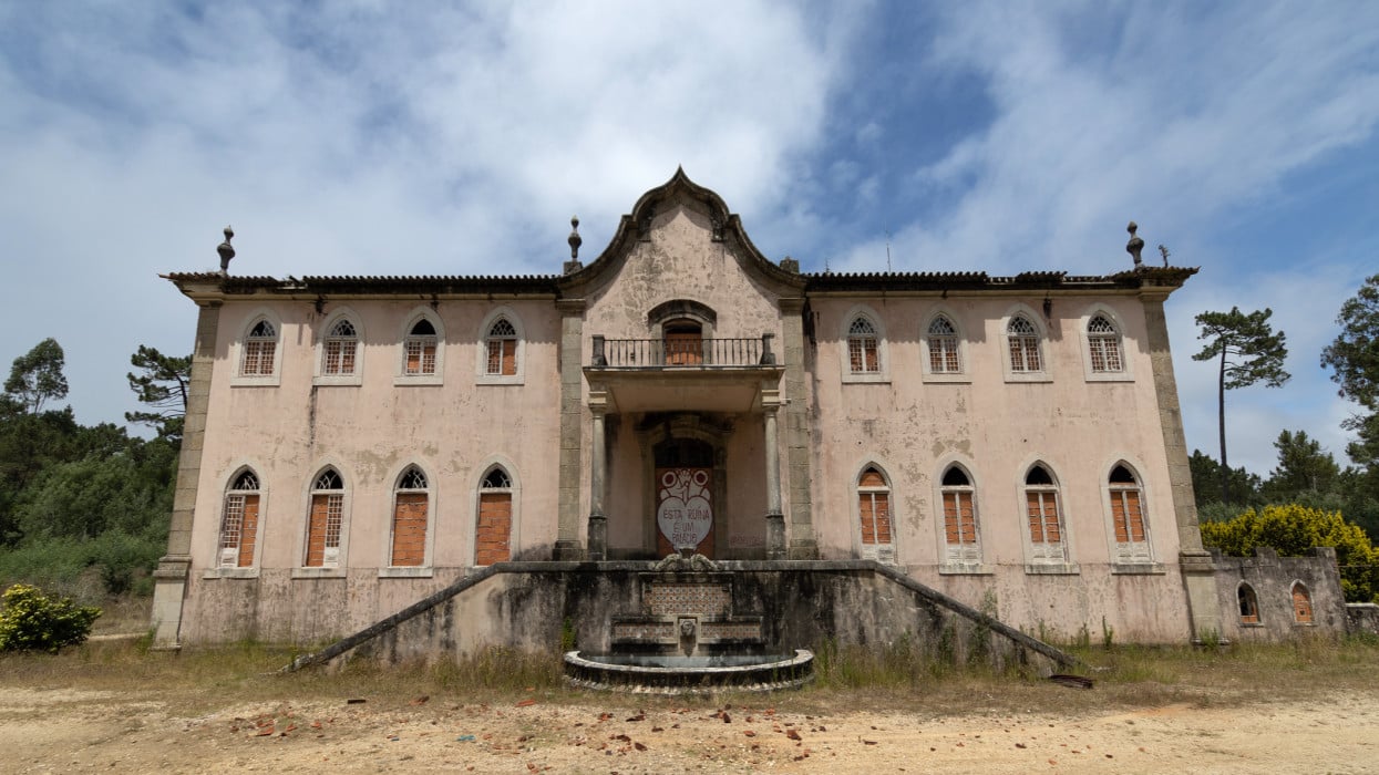 elhagyatott magyar luxusvilla
