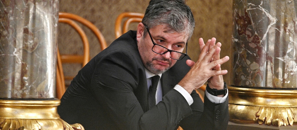 Hadházy Ákos Szijjártó Péterék luxizásába kötött bele